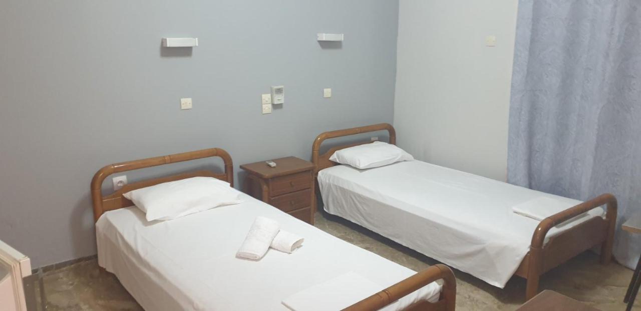 Pansion Marousa Méthana Buitenkant foto