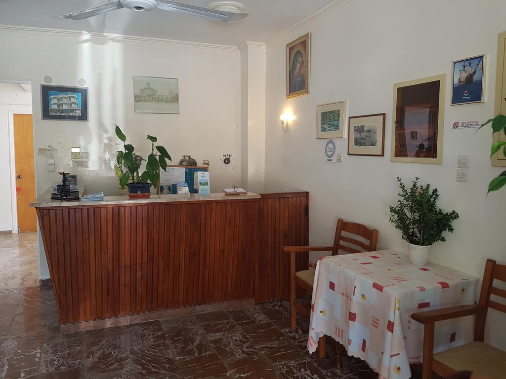 Pansion Marousa Méthana Buitenkant foto