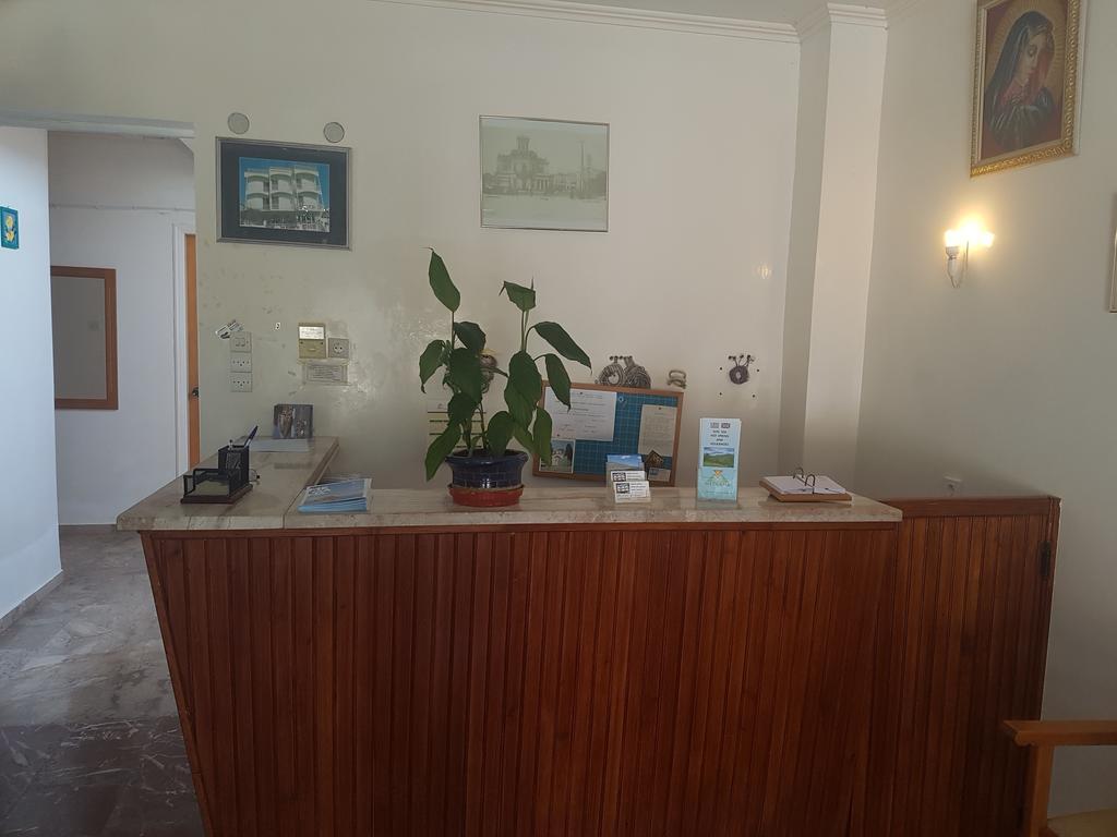 Pansion Marousa Méthana Buitenkant foto
