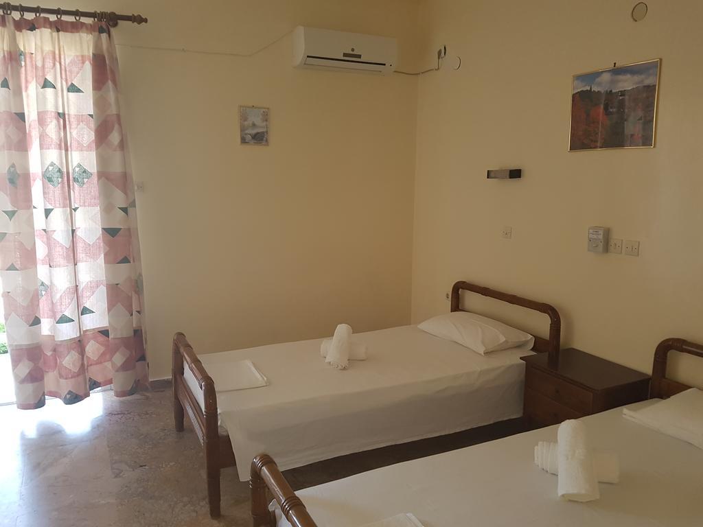 Pansion Marousa Méthana Buitenkant foto