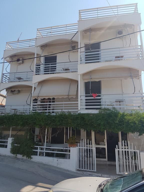 Pansion Marousa Méthana Buitenkant foto