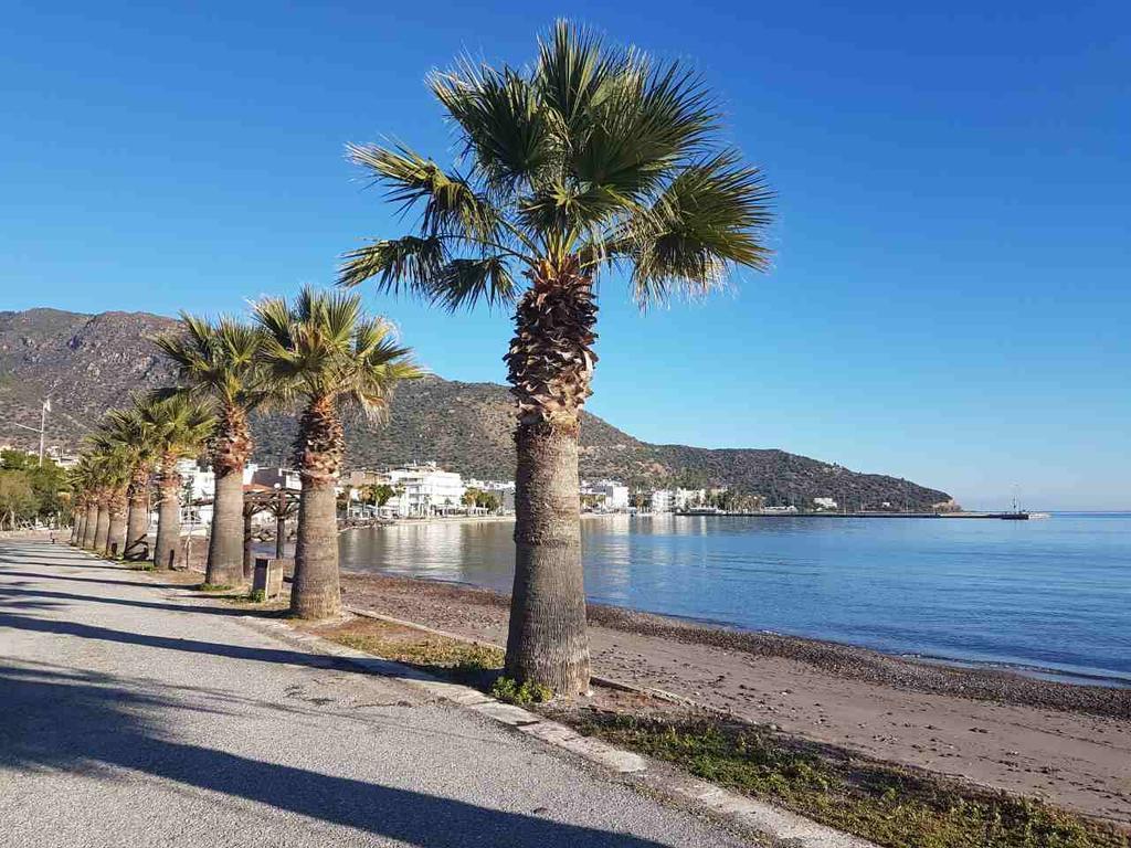 Pansion Marousa Méthana Buitenkant foto