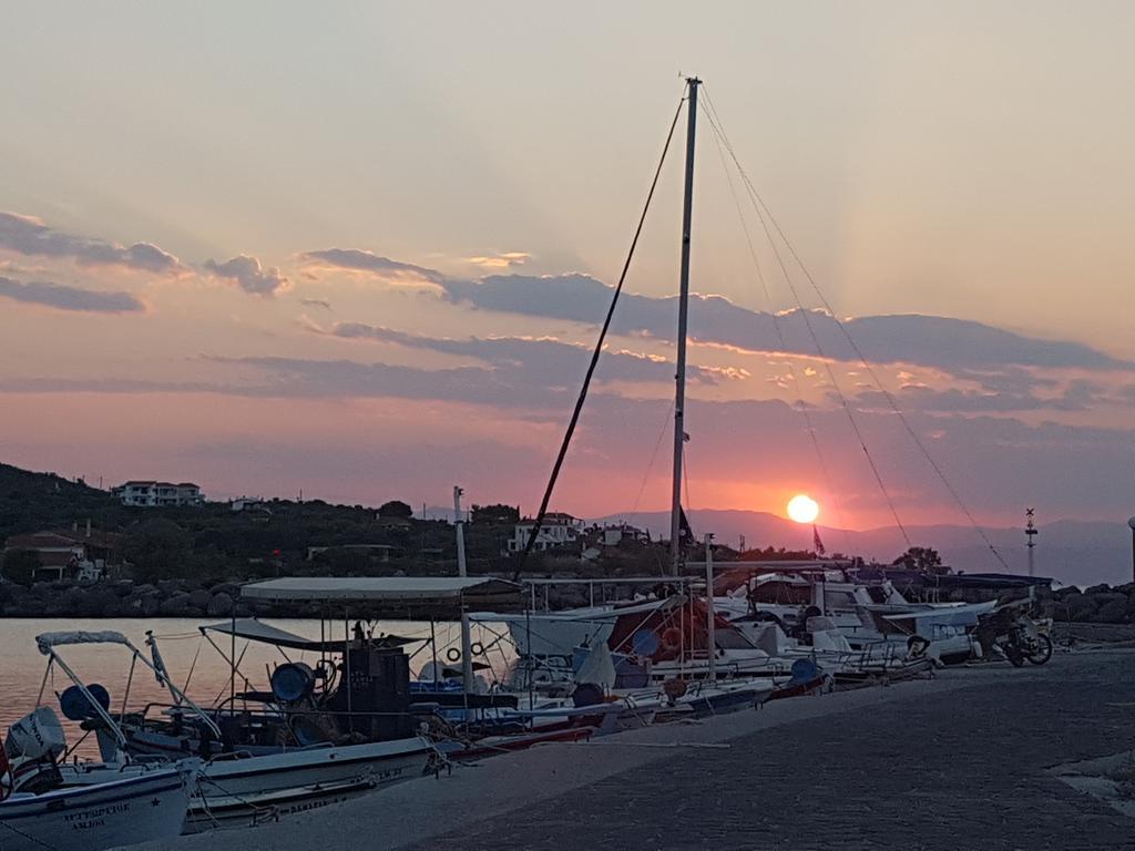 Pansion Marousa Méthana Buitenkant foto