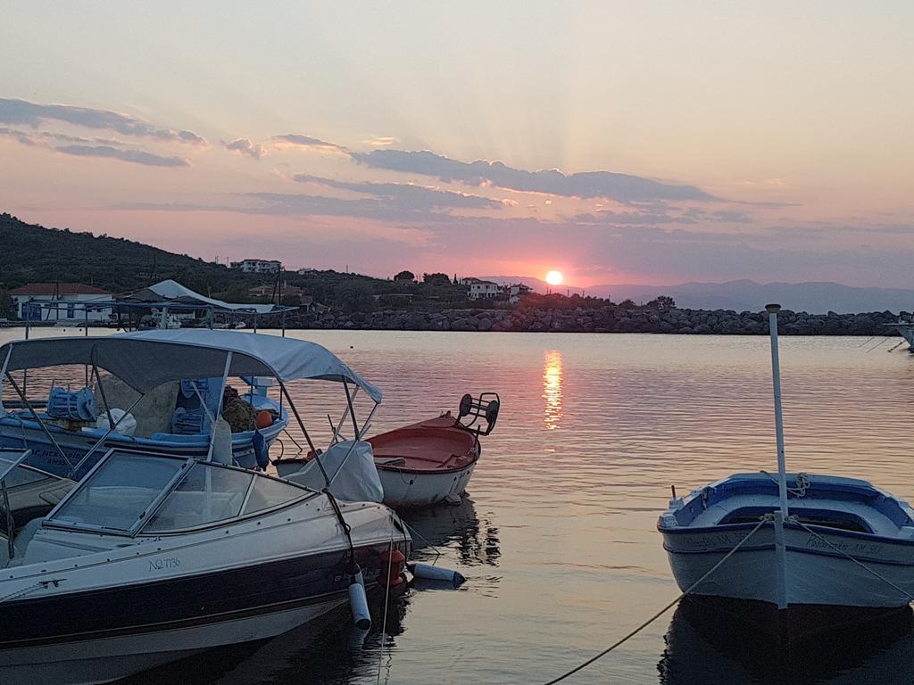Pansion Marousa Méthana Buitenkant foto