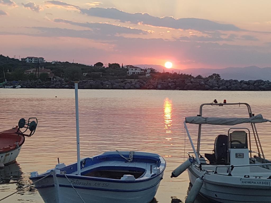 Pansion Marousa Méthana Buitenkant foto